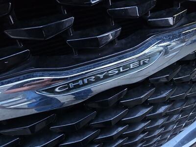 2018 Chrysler 300 Series S   - Photo 21 - Lennox, CA 90304