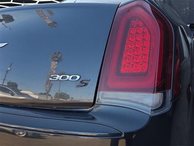 2018 Chrysler 300 Series S - Photo 19 - Lennox, CA 90304