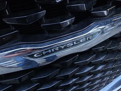 2018 Chrysler 300 Series S   - Photo 21 - Lennox, CA 90304