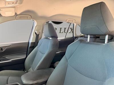 2022 Toyota RAV4 Hybrid LE - Photo 9 - Lennox, CA 90304
