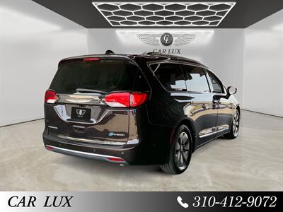 2018 Chrysler Pacifica Hybrid Limited - Photo 5 - Lennox, CA 90304
