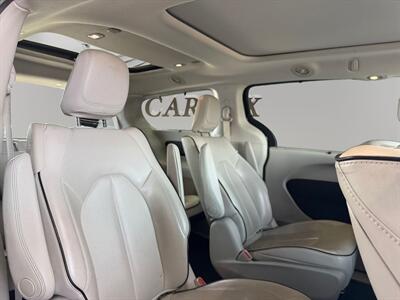 2018 Chrysler Pacifica Hybrid Limited - Photo 16 - Lennox, CA 90304