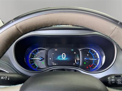 2018 Chrysler Pacifica Hybrid Limited - Photo 18 - Lennox, CA 90304