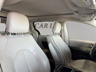 2018 Chrysler Pacifica Hybrid Limited - Photo 14 - Lennox, CA 90304