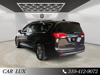 2018 Chrysler Pacifica Hybrid Limited - Photo 3 - Lennox, CA 90304