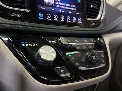 2018 Chrysler Pacifica Hybrid Limited - Photo 19 - Lennox, CA 90304