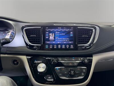 2018 Chrysler Pacifica Hybrid Limited - Photo 20 - Lennox, CA 90304