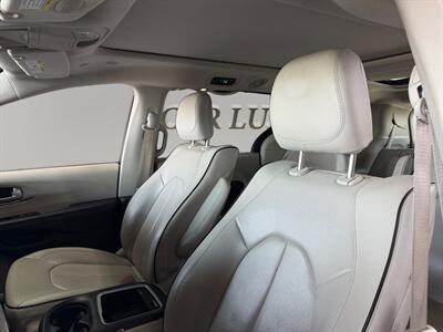 2018 Chrysler Pacifica Hybrid Limited - Photo 9 - Lennox, CA 90304