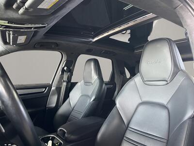 2019 Porsche Cayenne Turbo   - Photo 8 - Lennox, CA 90304