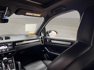 2019 Porsche Cayenne Turbo   - Photo 26 - Lennox, CA 90304