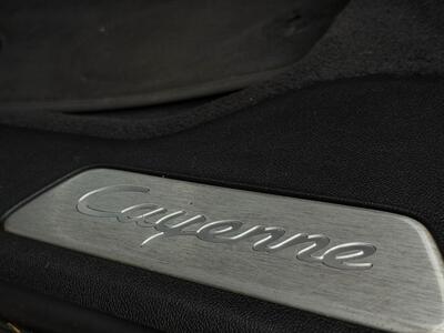 2019 Porsche Cayenne Turbo   - Photo 29 - Lennox, CA 90304