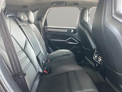 2019 Porsche Cayenne Turbo   - Photo 14 - Lennox, CA 90304