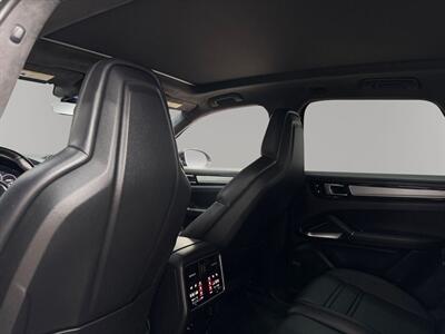 2019 Porsche Cayenne Turbo   - Photo 24 - Lennox, CA 90304