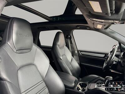 2019 Porsche Cayenne Turbo   - Photo 15 - Lennox, CA 90304
