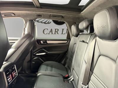 2019 Porsche Cayenne Turbo   - Photo 13 - Lennox, CA 90304