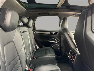 2019 Porsche Cayenne Turbo   - Photo 30 - Lennox, CA 90304