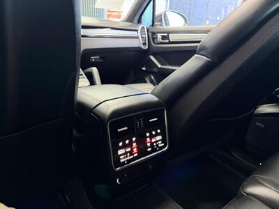 2019 Porsche Cayenne Turbo - Photo 16 - Lennox, CA 90304