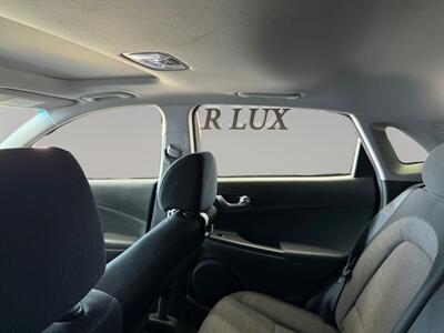2022 Hyundai KONA Electric SEL   - Photo 13 - Lennox, CA 90304