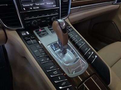 2010 Porsche Panamera Turbo   - Photo 27 - Lennox, CA 90304