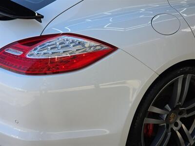 2010 Porsche Panamera Turbo   - Photo 21 - Lennox, CA 90304