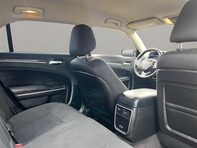 2018 Chrysler 300 Series Touring   - Photo 16 - Lennox, CA 90304