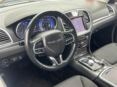 2018 Chrysler 300 Series Touring   - Photo 18 - Lennox, CA 90304