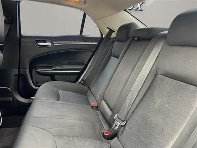 2018 Chrysler 300 Series Touring   - Photo 11 - Lennox, CA 90304