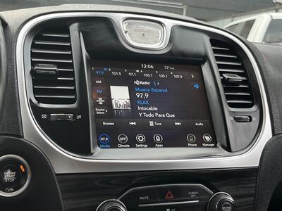 2018 Chrysler 300 Series Touring   - Photo 19 - Lennox, CA 90304
