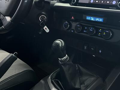 2022 Toyota Tacoma TRD Off-Road V6   - Photo 20 - Lennox, CA 90304