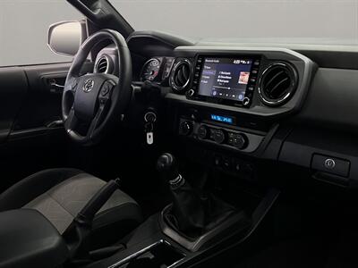 2022 Toyota Tacoma TRD Off-Road V6   - Photo 18 - Lennox, CA 90304