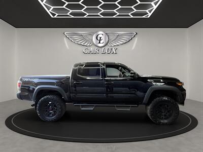 2022 Toyota Tacoma TRD Off-Road V6   - Photo 8 - Lennox, CA 90304