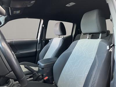 2022 Toyota Tacoma TRD Off-Road V6   - Photo 9 - Lennox, CA 90304