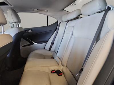 2011 Lexus IS   - Photo 16 - Lennox, CA 90304