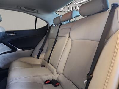 2011 Lexus IS   - Photo 11 - Lennox, CA 90304