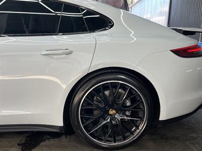 2017 Porsche Panamera   - Photo 24 - Lennox, CA 90304