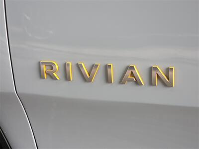 2022 Rivian R1T Adventure   - Photo 17 - Lennox, CA 90304