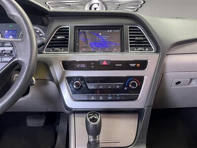 2017 Hyundai SONATA   - Photo 13 - Lennox, CA 90304