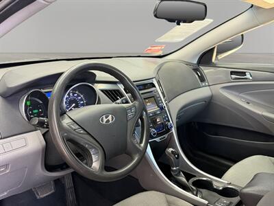 2015 Hyundai SONATA Hybrid - Photo 16 - Lennox, CA 90304