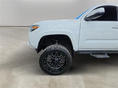 2020 Toyota Tacoma TRD Sport V6 - Photo 14 - Lennox, CA 90304