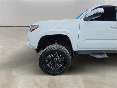 2020 Toyota Tacoma TRD Sport V6   - Photo 13 - Lennox, CA 90304