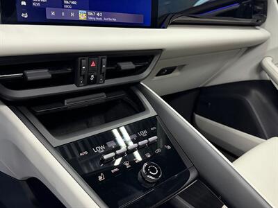 2026 Porsche Macan 4S   - Photo 24 - Lennox, CA 90304