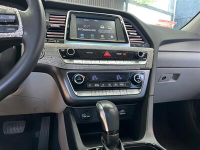 2019 Hyundai SONATA Hybrid SE   - Photo 17 - Lennox, CA 90304