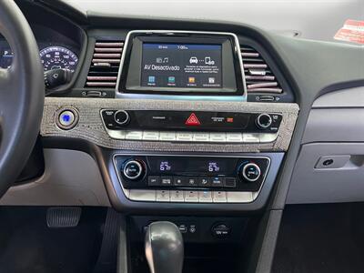 2019 Hyundai SONATA Hybrid SE   - Photo 11 - Lennox, CA 90304