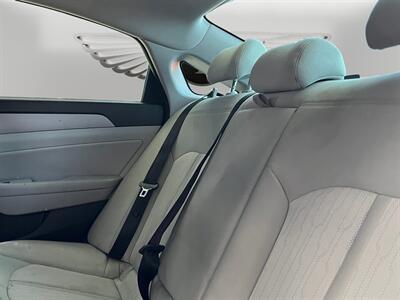 2019 Hyundai SONATA Hybrid SE   - Photo 13 - Lennox, CA 90304