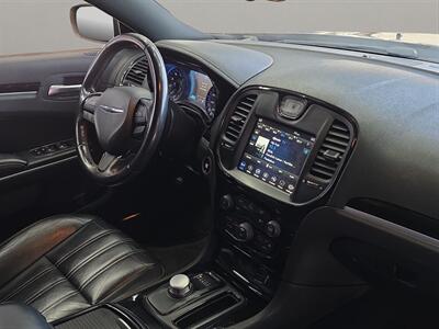 2019 Chrysler 300 Series S   - Photo 13 - Lennox, CA 90304