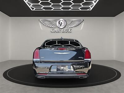 2019 Chrysler 300 Series S   - Photo 4 - Lennox, CA 90304