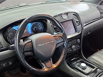 2019 Chrysler 300 Series S   - Photo 12 - Lennox, CA 90304