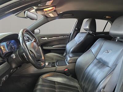 2019 Chrysler 300 Series S   - Photo 7 - Lennox, CA 90304