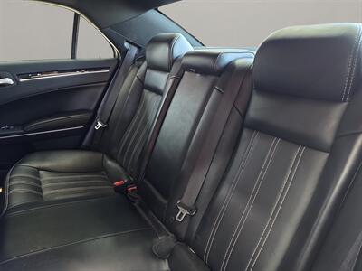 2019 Chrysler 300 Series S   - Photo 10 - Lennox, CA 90304