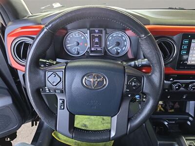 2017 Toyota Tacoma TRD Sport V6   - Photo 9 - Lennox, CA 90304